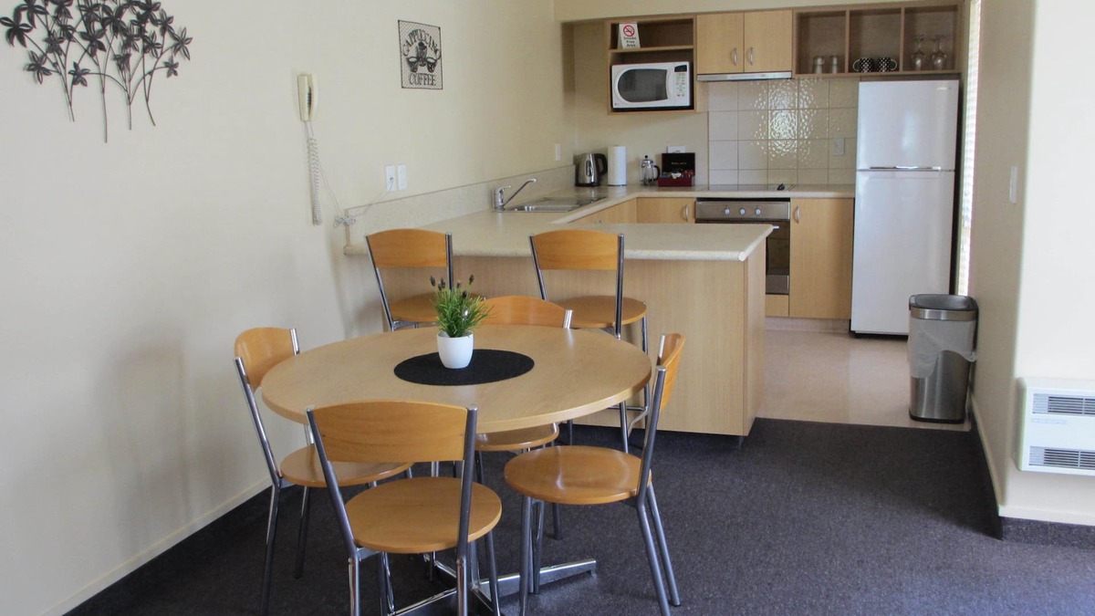 North Dunedin Hotel | Alhambra Oaks Motor Lodge