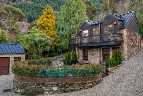 Sunshine Bay House | Alpine Cottage