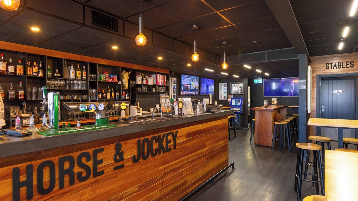 Upper Riccarton Hotel | Alpine Hotel