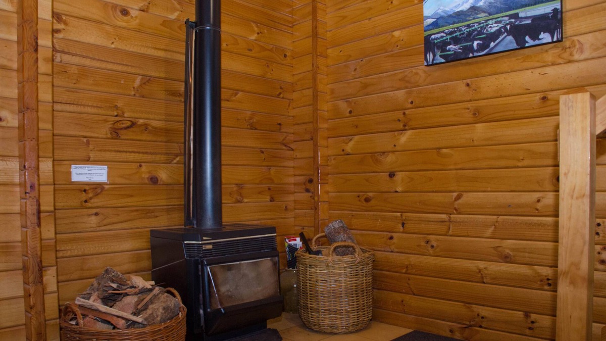 Hanmer Springs Cottage | ALPINE ON OREGON, pet friendly, with a garden in Hanmer Springs