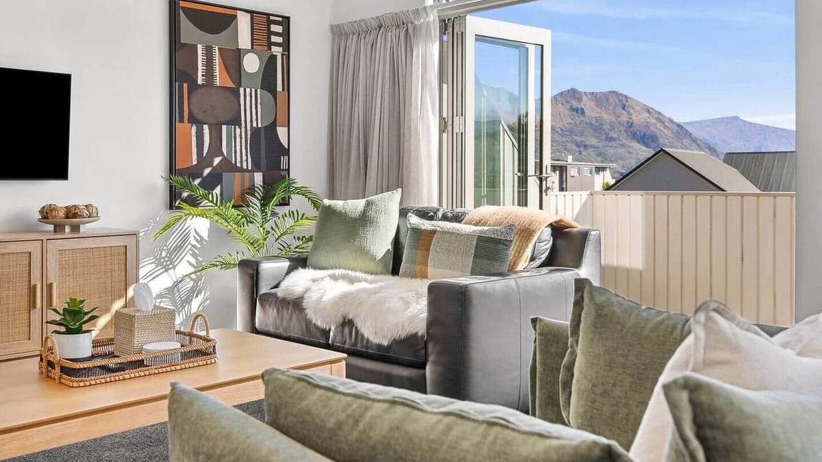 Wanaka Apartment | Alpine View Apartment for Six