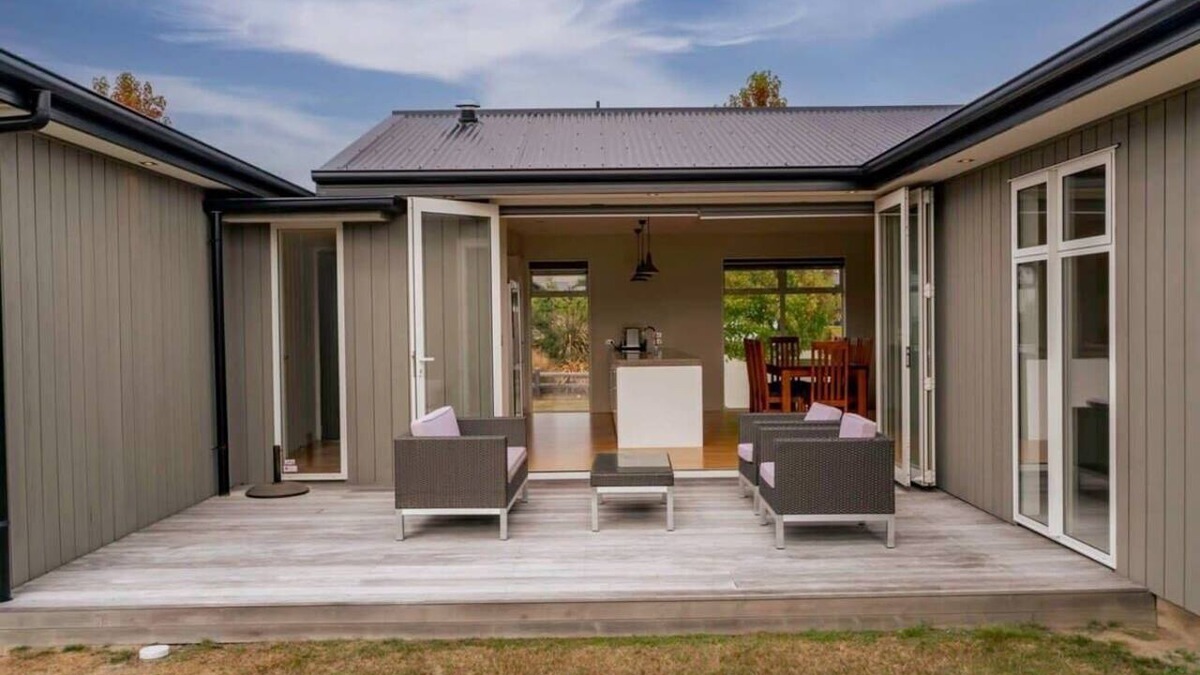 Wanaka House | Alpine Views Retreat in Wanaka - Family Friendly