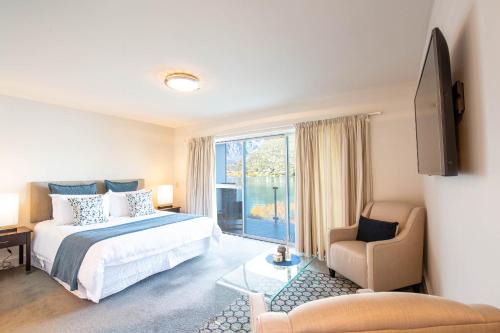 Queenstown Apartment | Alpine Village - Lake Edge Studio Apartment