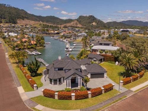 Pauanui House | Amalfi - Pauanui Holiday Home