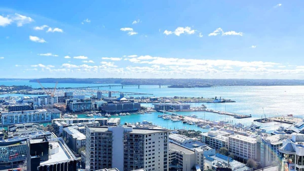 Auckland Central Business District Apartment | Amazing Harbour & Sea View 2Bd & 2Bth with Aircon Near Skytower & Britomart