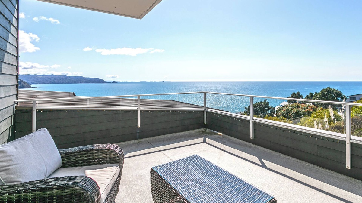 Tairua Apartment | Amazing sea views from the balcony & your bedroom you will never get any where!