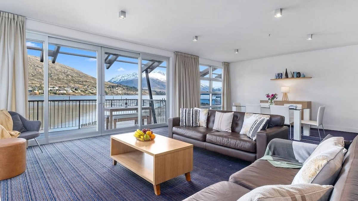 Frankton Apartment | Amazing views - Marina Apartment 206