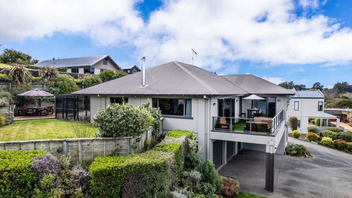 Rangatira Park House | Amazing Views & space Galore
