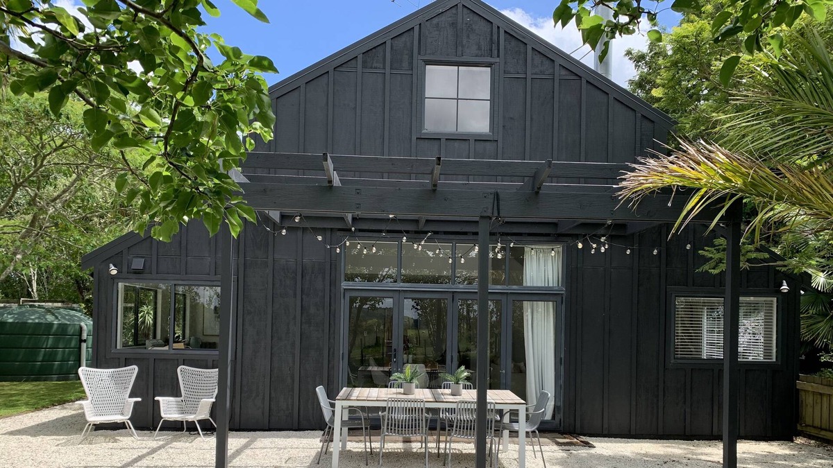 Matakana House | American Style Barn located in the popular Matakana area.