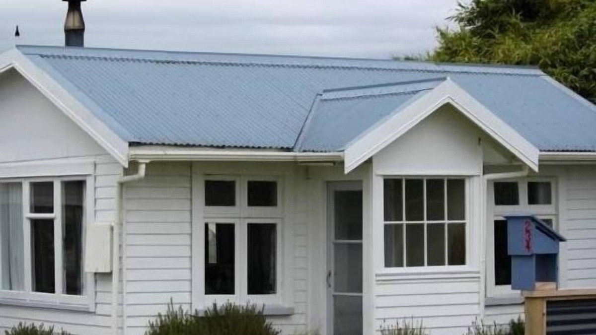 Hokitika House | Ann's Cottage - By the Sea -One minute Walk to the Beach