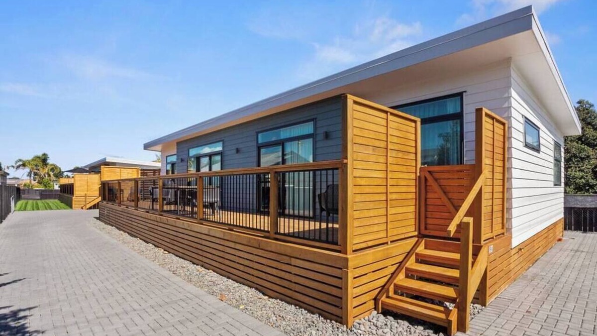 Waihi Beach House | Another on Leo! | Prime Location, 200m to Beach