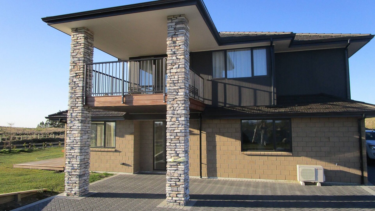 Acacia Bay Apartment | Apartment with lake, mountain & rural views.