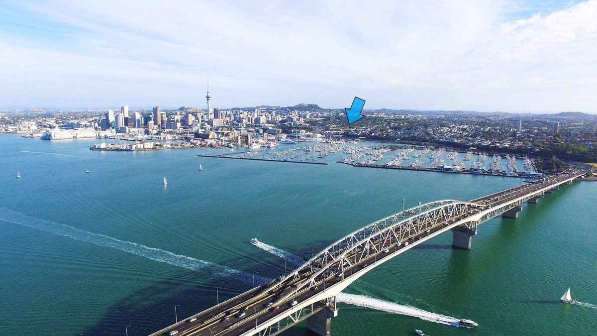 Auckland Central Business District Apartment | Apartment with Sweeping City Views