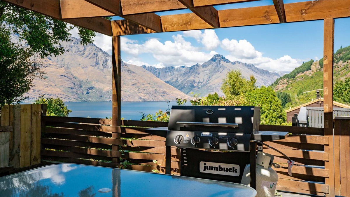 Fernhill House | Arawata Lodge - Queenstown Holiday Home