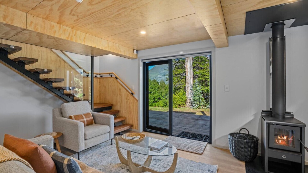 Sunshine Bay House | Arawata Luxury Chalet