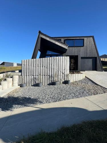 Wanaka House | Architectural lake-view home, Blue Velvet