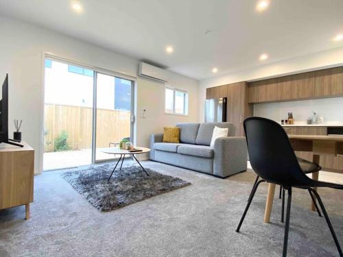Christchurch City Centre House | Armagh Queen Bed Townhouse with Kitchen and Laundry