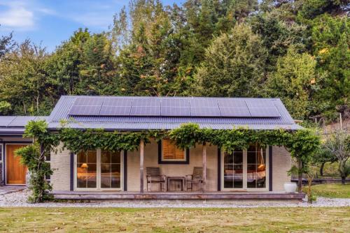 Arrow Junction House | Arrow Junction Cottage