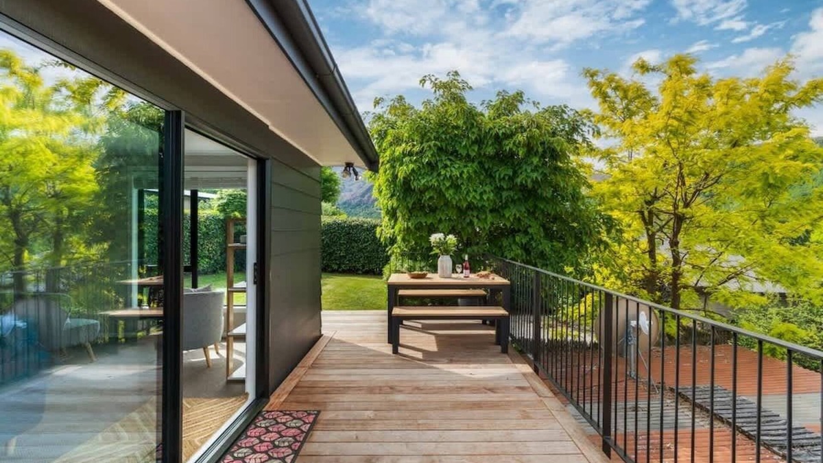 Arrowtown House | Arrowtown Charm | BBQ | Wood fireplace