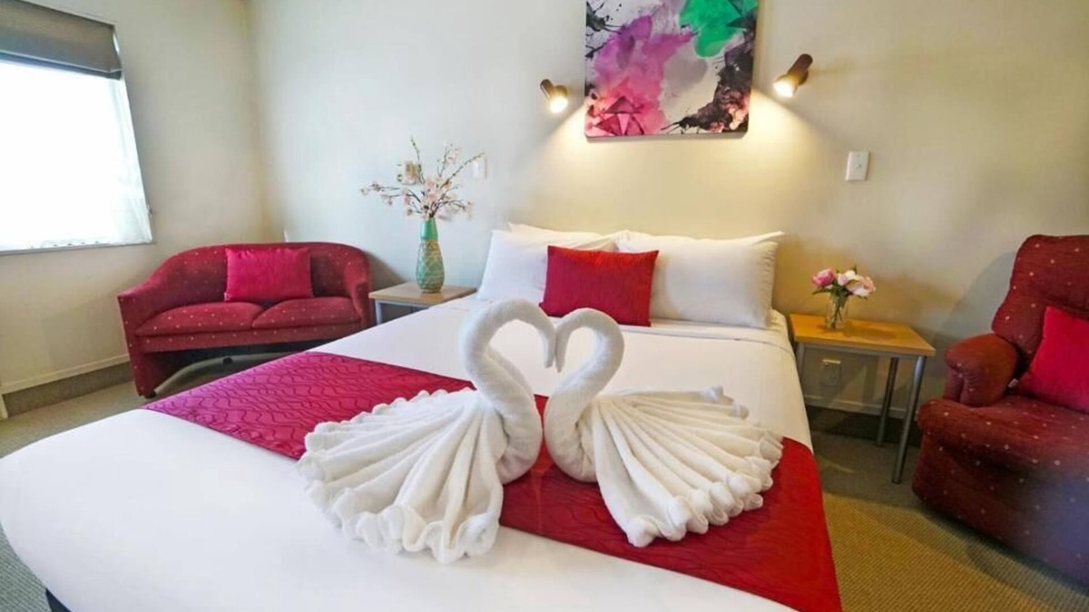 Hamilton Lake Hotel | Ashwood Manor Motor Lodge