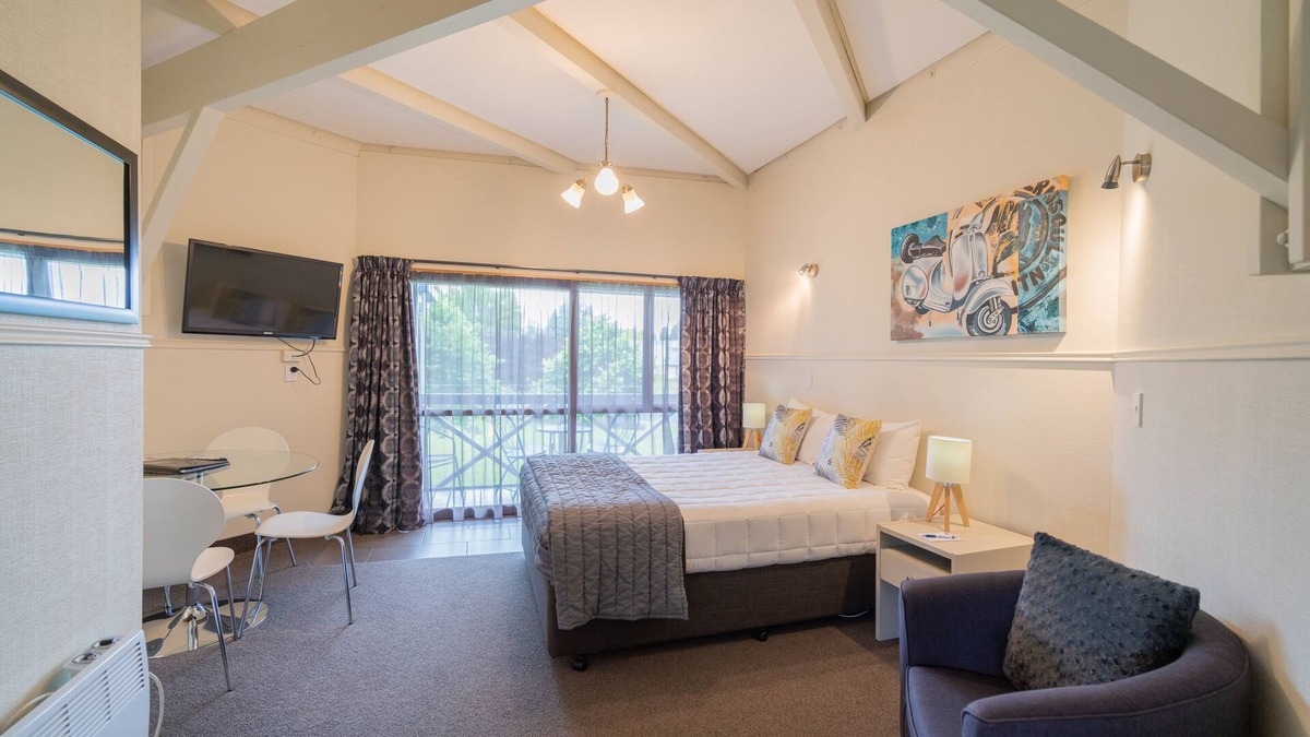 Te Anau Hotel | ASURE Explorer Motel & Apartments