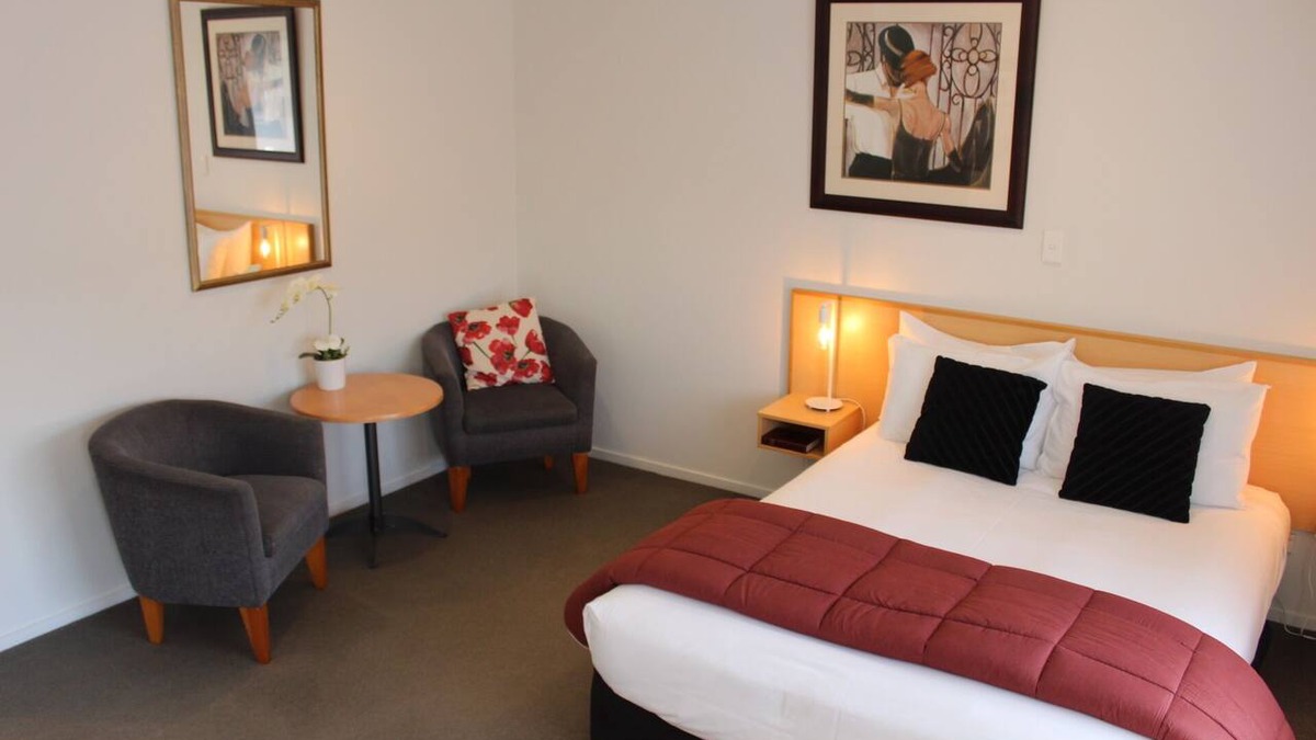 Katikati Hotel | ASURE Kaimai View Motel