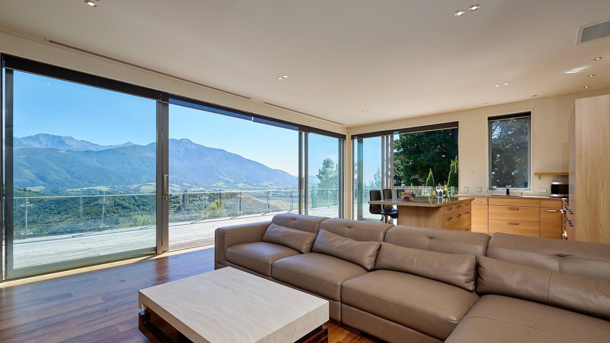 Kaikoura House | Ata Rangi Lodge - Kaikoura Holiday Home