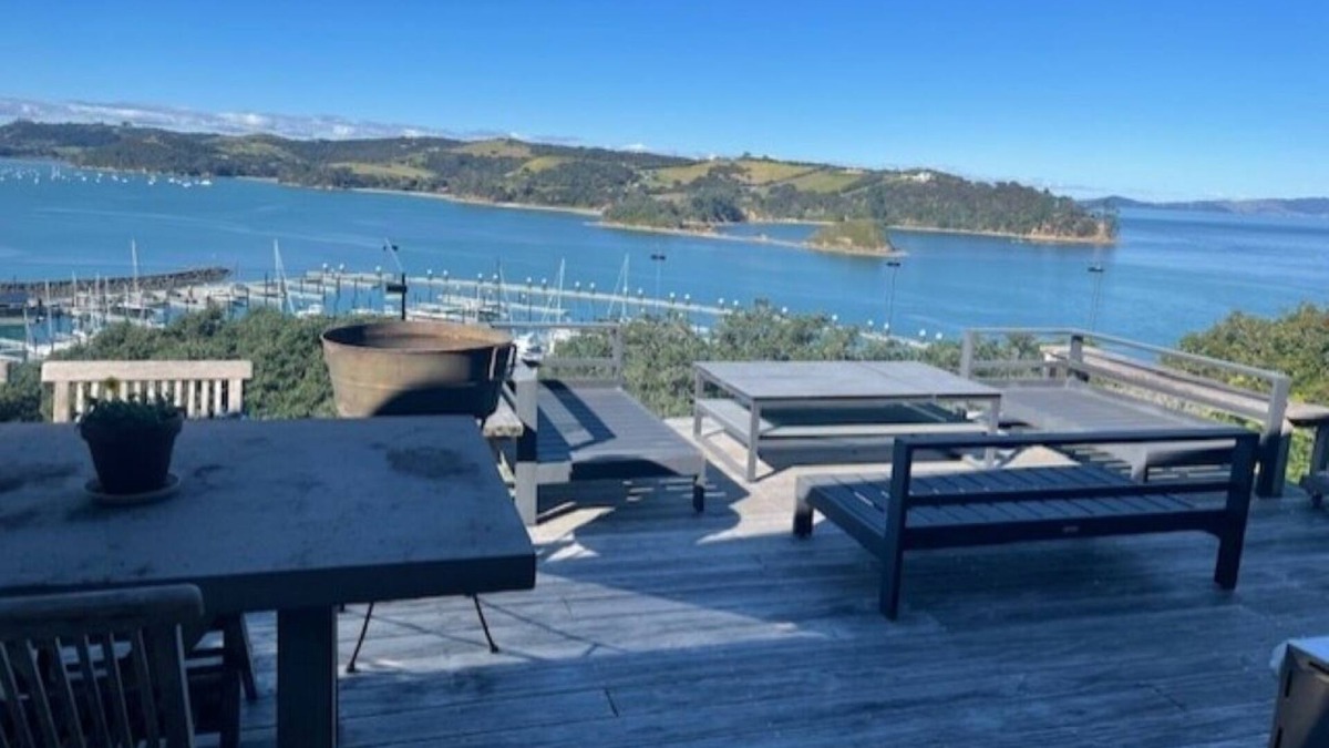 Surfdale House | Attractive sunny house with wonderful views