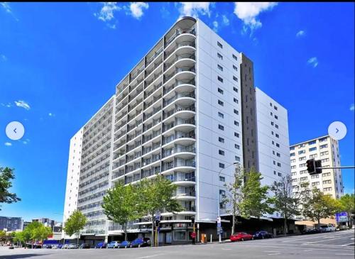 Auckland Central Business District Apartment | Auckland city central apartment 2 bedrooms apartment Wi-Fi balcony harbor or skytower view near public parking 1204