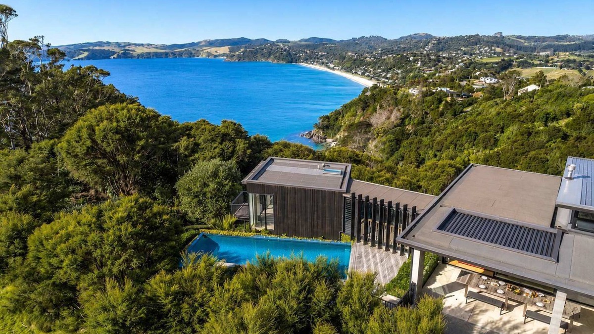 Ostend House | Aumoana - Pool, Spa & Sea Views of Onetangi