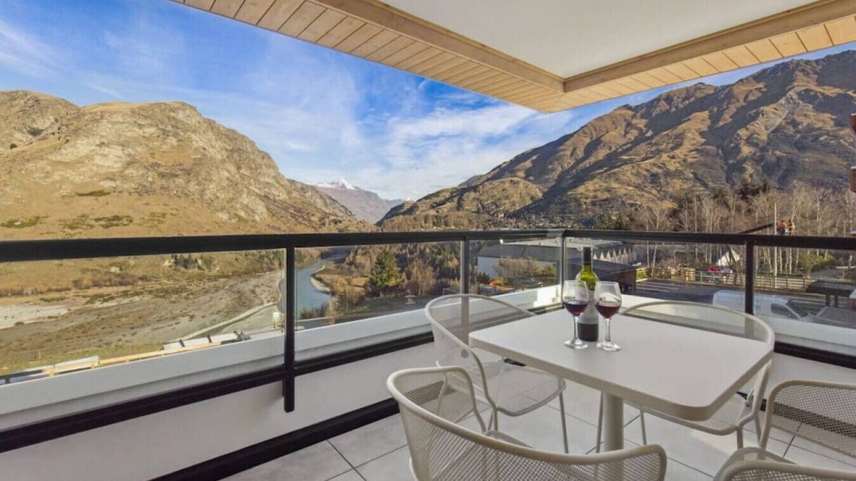 Arthur's Point Apartment | Awa Apartment @ the base of Coronet Peak