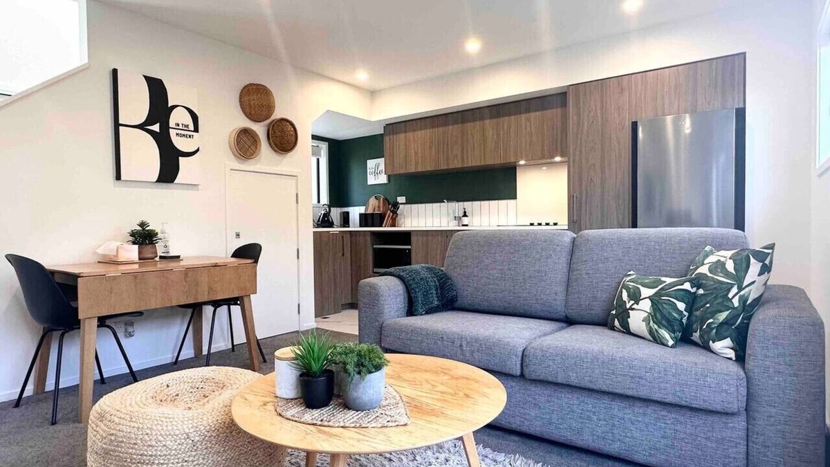 Christchurch City Centre Villa | Awesome new townhouse with KING Bed on Armagh