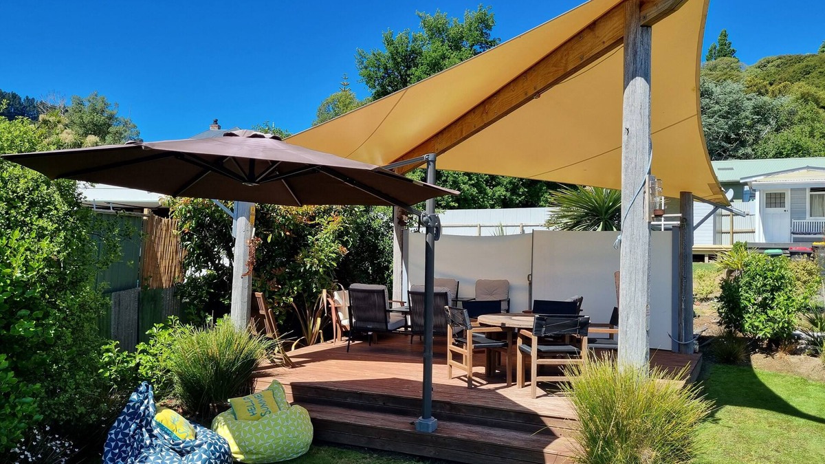 Akaroa House | Bach central- 1 Rue Viard, located across from park and beach - Top Location!
