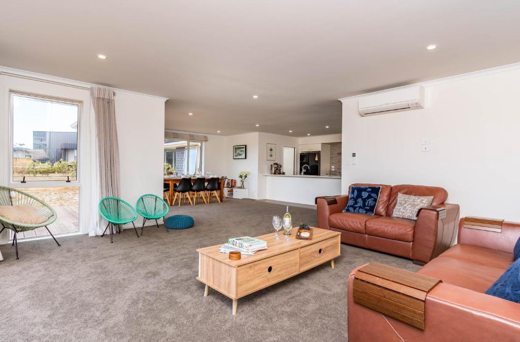 Mangawhai Heads House | Bach near the Beach - Mangawhai Heads Holiday Home