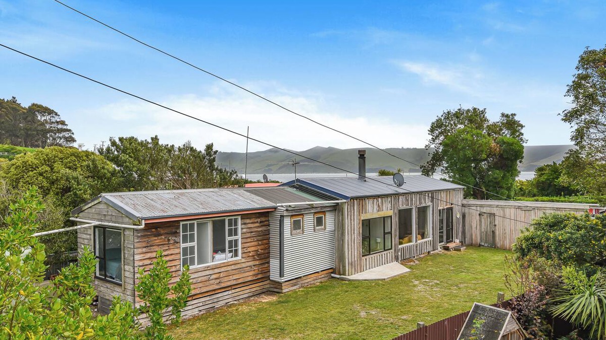 Dunedin House | Bach on the Beach- The Sheds