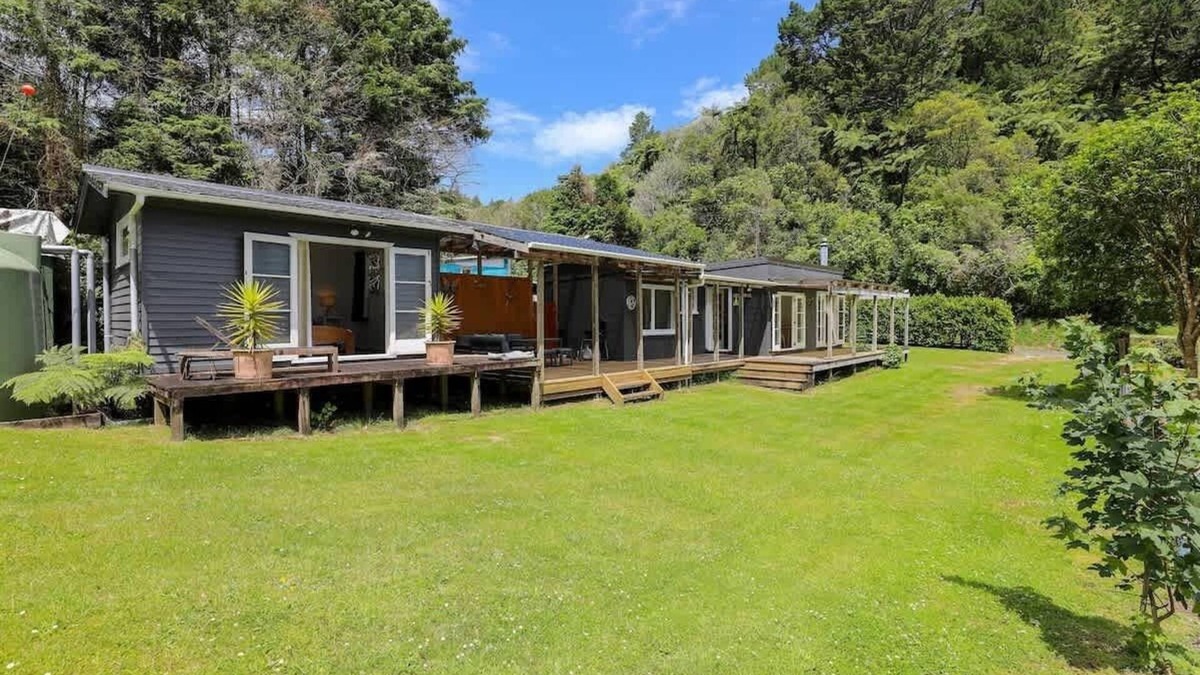 Rotoma House | Back of Beyond - Lake Rotoehu, Kayaks, Sleeps 6