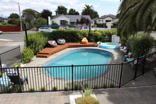 Tahunanui Hotel | Balmoral Motel