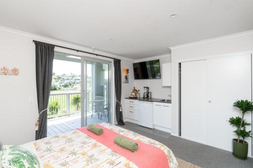 Raglan House | Banana Bungalow Studio
