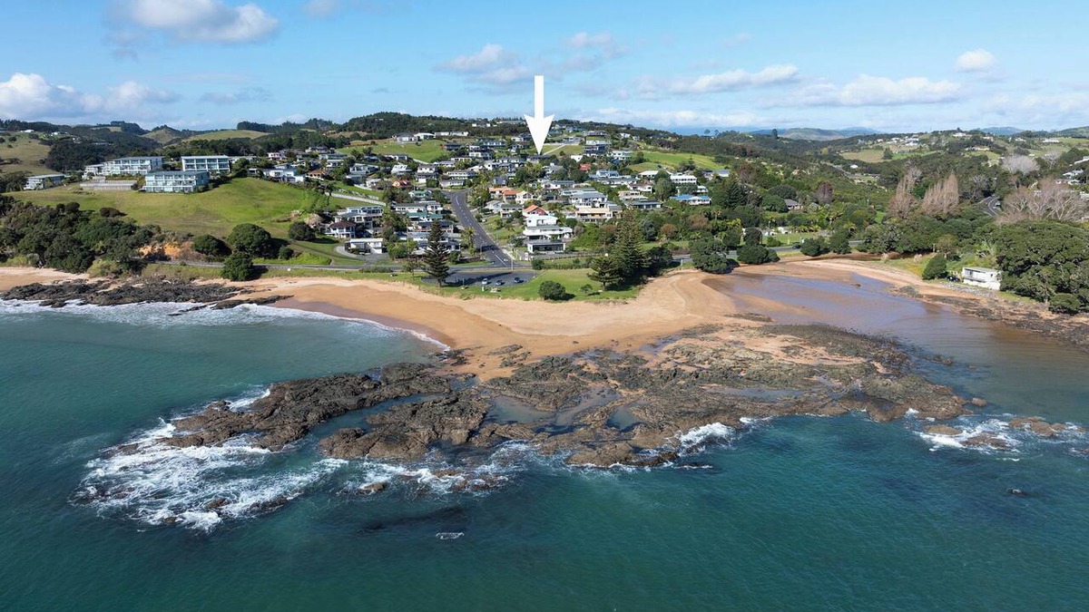 Cable Bay House | Bay View Escape - Cable bay Holiday Home
