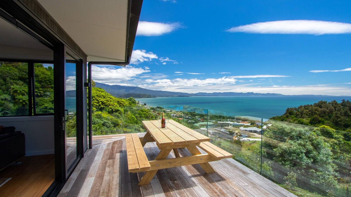Pohara House | Bay Vista Beauty - Pohara Holiday Home