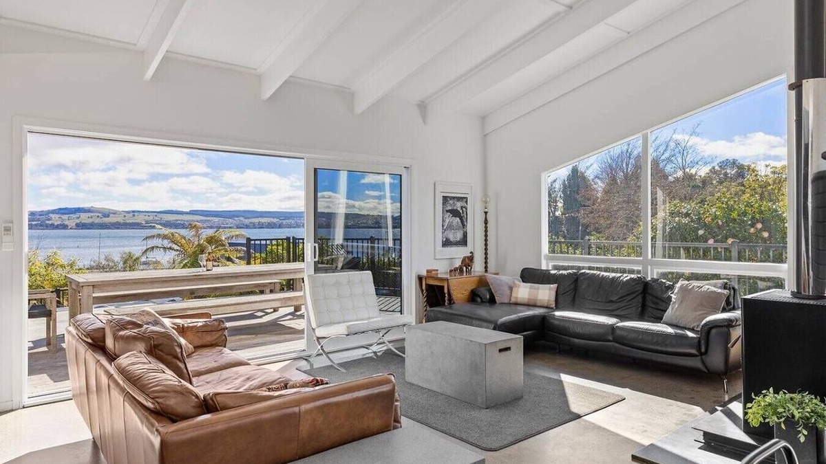 Two Mile Bay House | Bayview Modern, Stunning views & Hot Tub