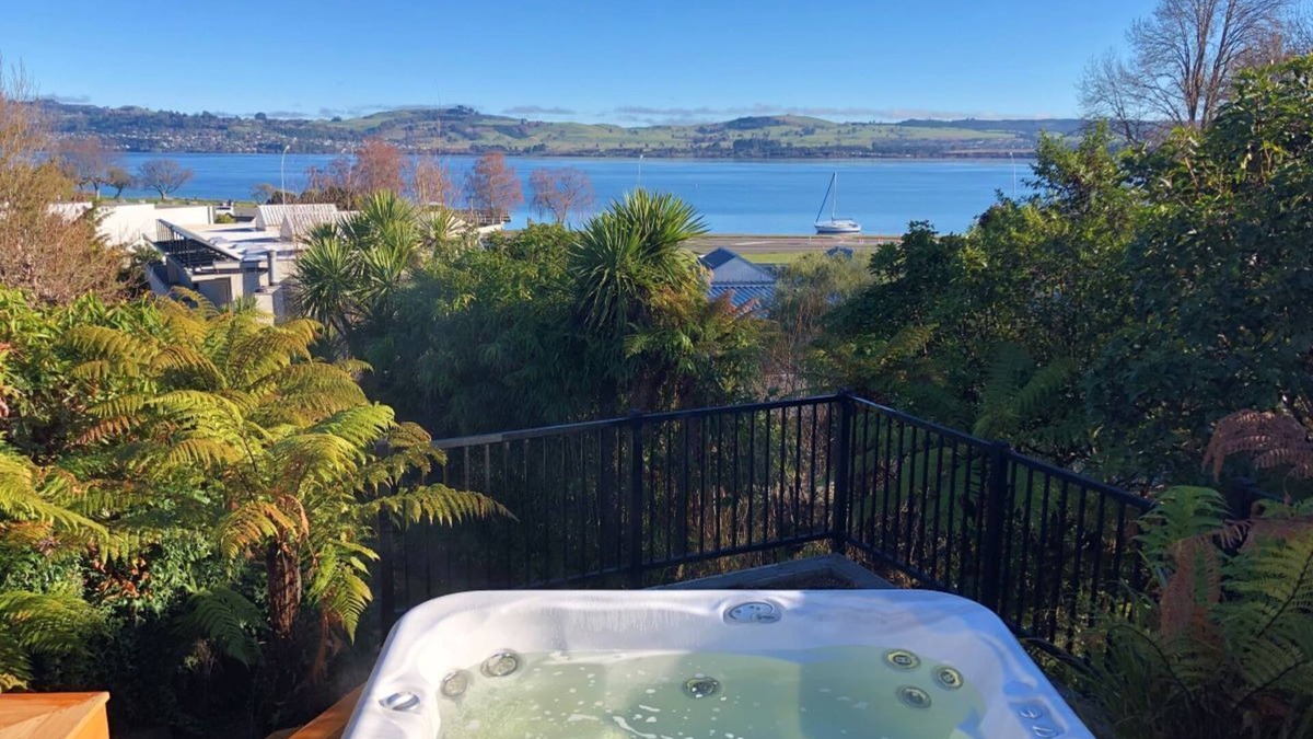 Two Mile Bay House | Bayview Taupo