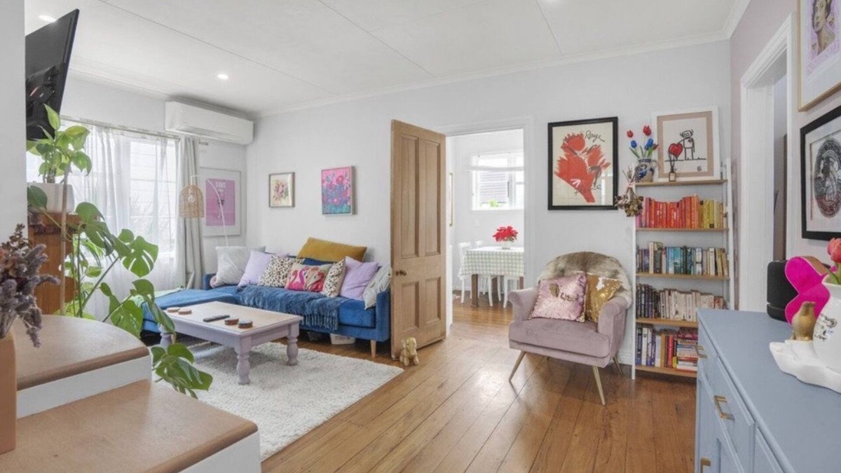 Petone House | Beach, bars, cafes, shops, and cinema on your doorstep!