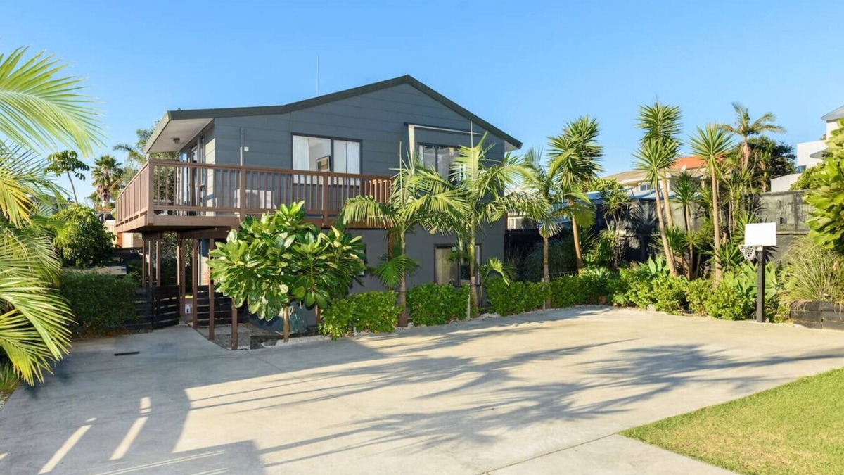 Mount Maunganui House | Beach Base - The Mount