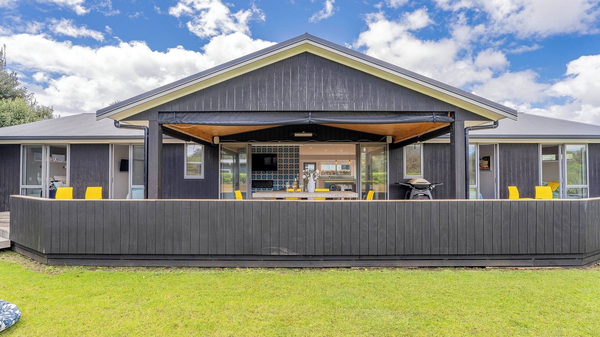 Whangapoua House | Beach Break Bach - Whangapoua Holiday Home