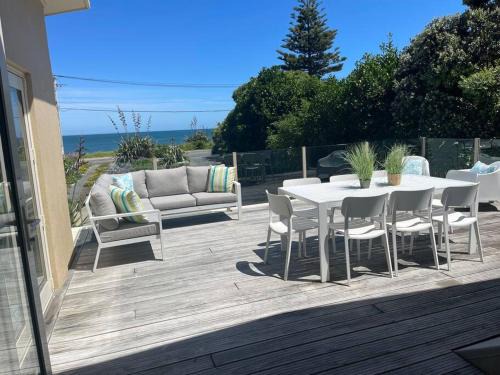 Raumati South House | Beach Breakaway !