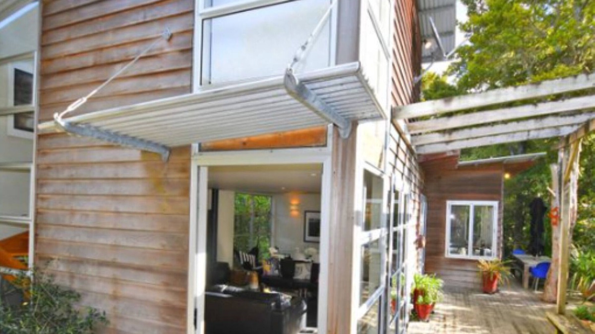 Leigh House | Beach/Bush peaceful getaway
