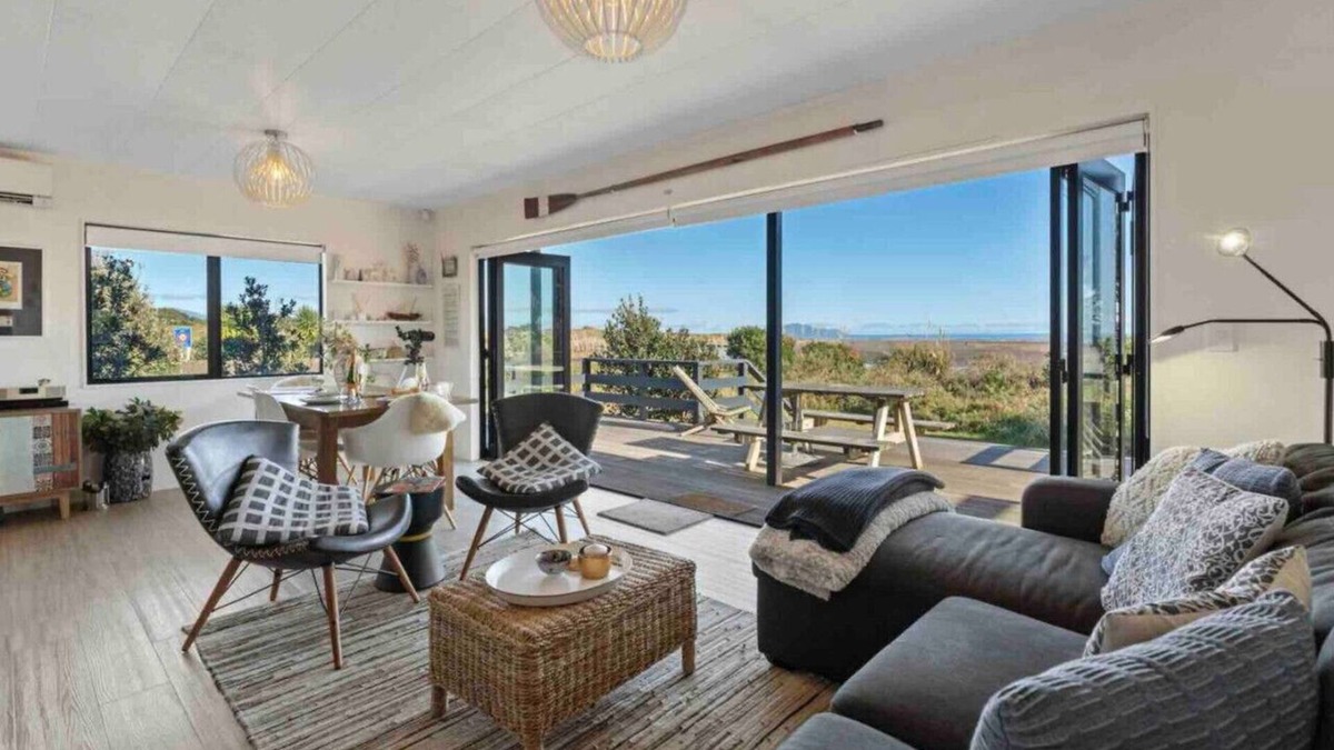 Waikawa Beach House | Beach Front+River Views PerfectforFamilies/Couples