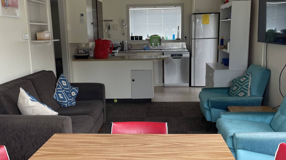 Urenui House | Beachfront 3 Bedroom Bach