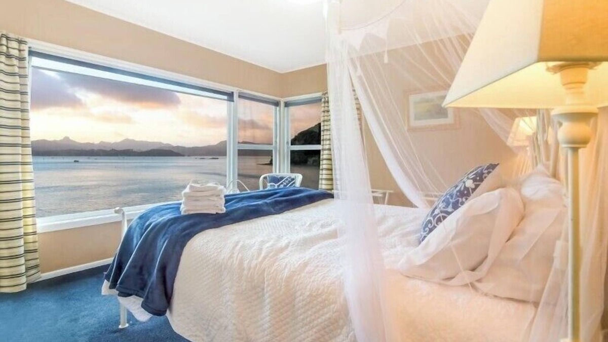 Coromandel Apartment | Beachfront Bliss ~ Upper Deck Apartment